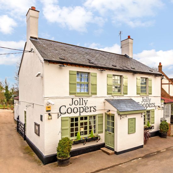 Jolly Coopers, Flitton - Signwriting & Hanging Pub Sign